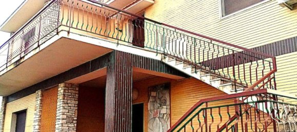 Дом с 4 комнатами в Лечче, Италия № 200432 21