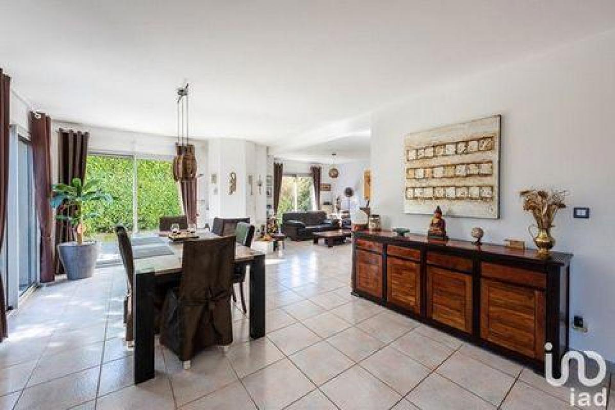 Дом с 5 спальнями в Аюй, Франция № 10319