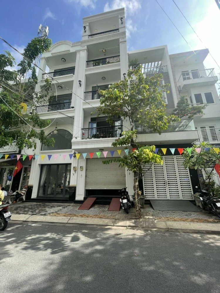 68m² Townhouse in District 7, Vietnam No. 19206