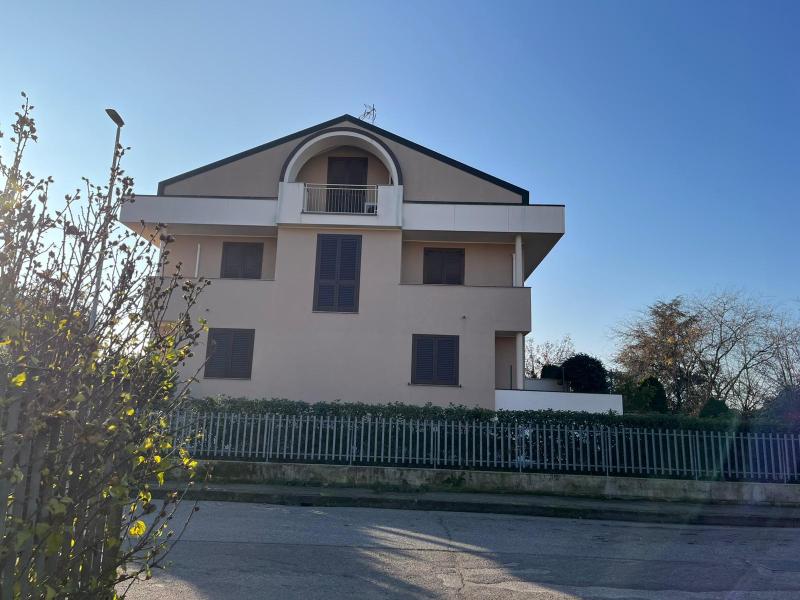 Villa de 4 divisões em Novara, Italy N.º 59172