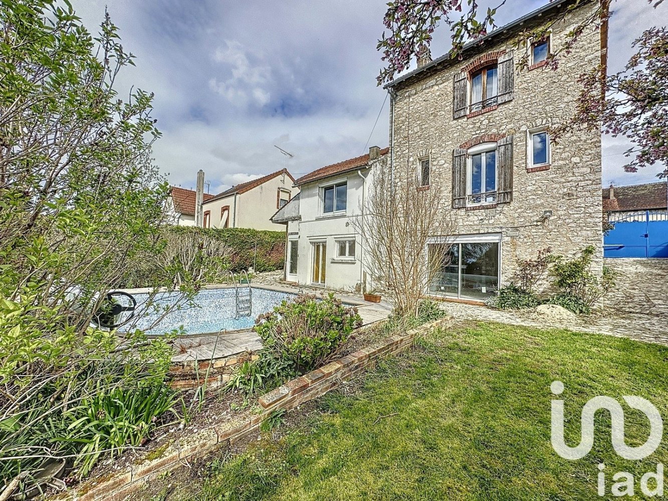 Дом с 5 спальнями в Амийи, Франция № 68480