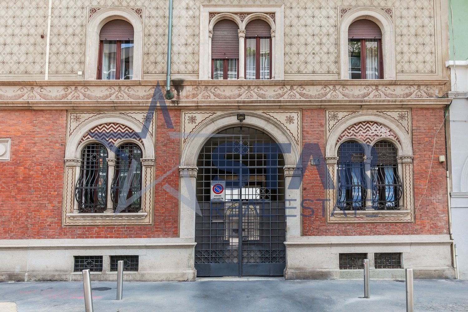 4 rooms Apartment in Milan, Italy No. 263949