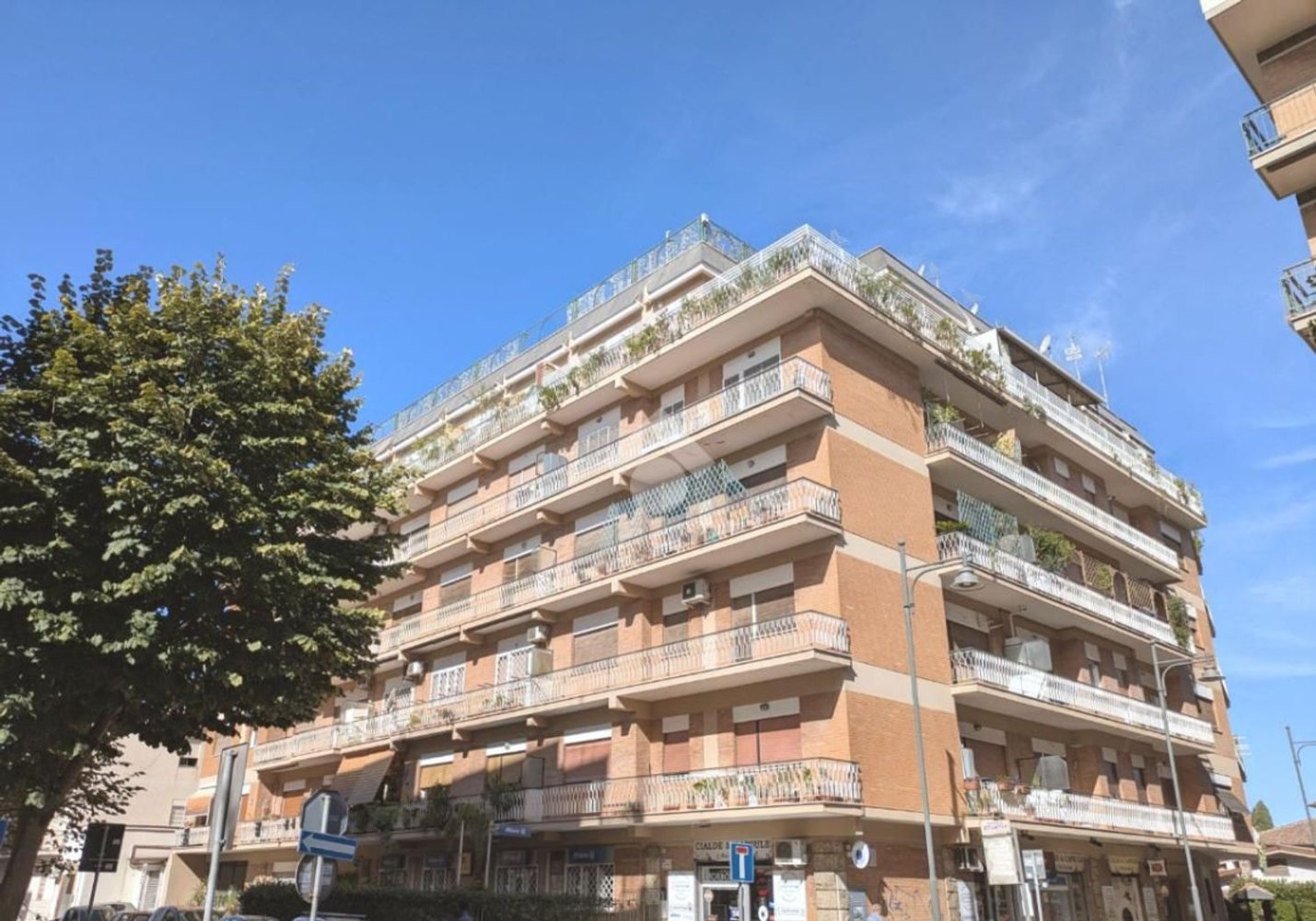 3 bedrooms Apartment in Ciampino, Italy No. 318827