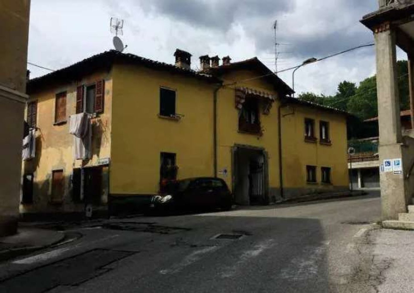 3غرفة شقة في Erba, Italy رقم 230011