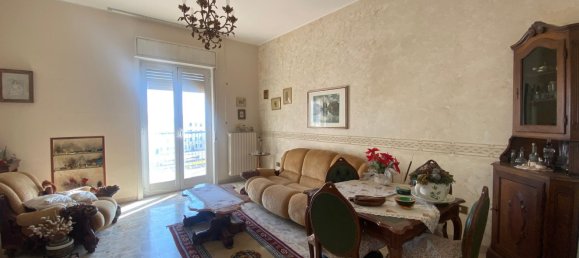 4 rooms Apartment in Bari, Italy No. 276628 3