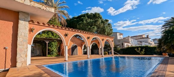 Casa T5 em Empuriabrava, Spain N.º 82360 28