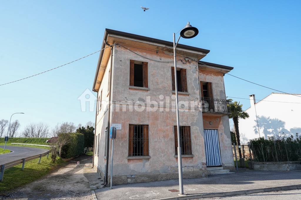 3 Schlafzimmer Villa in Bonavigo, Italy, Nr. 221990