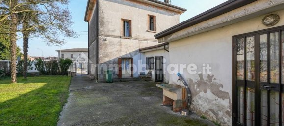 3 Schlafzimmer Villa in Bonavigo, Italy, Nr. 221990 94