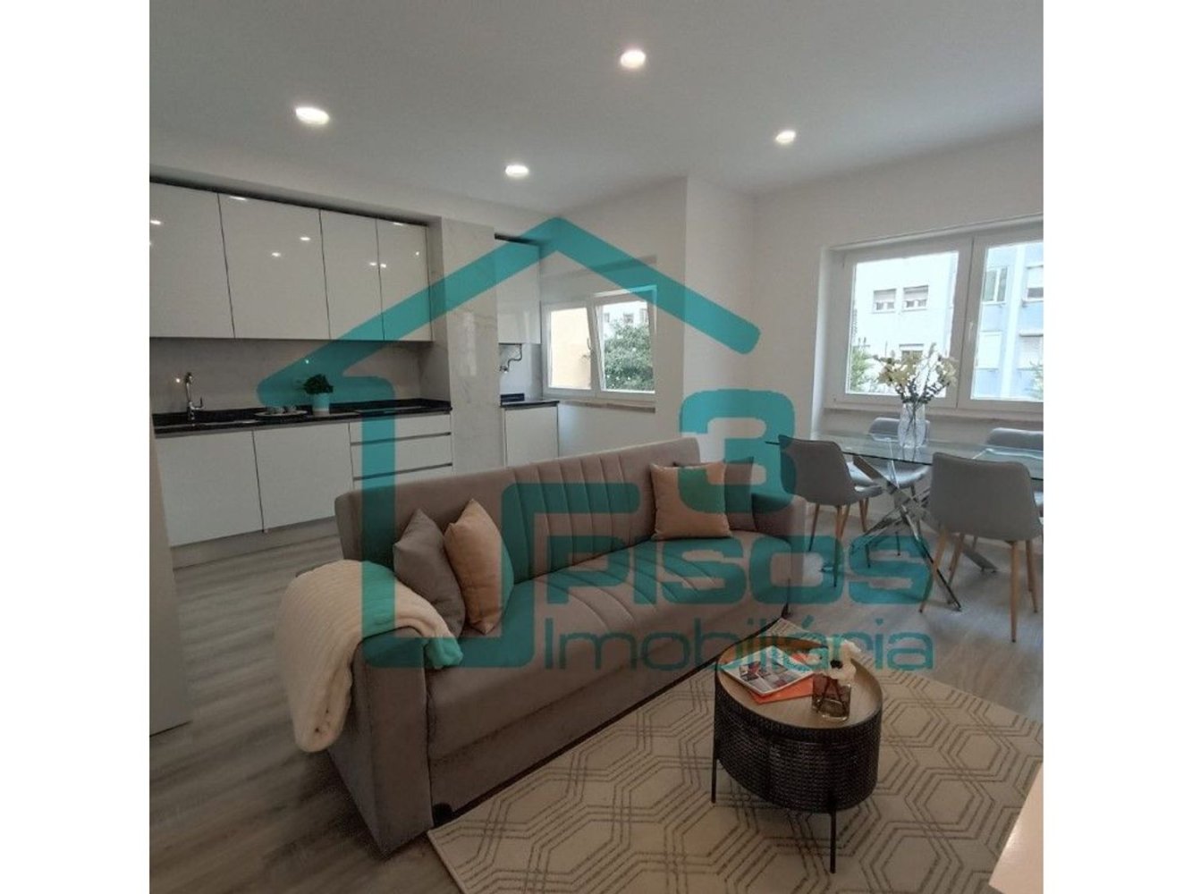 Квартира с 3 спальнями в Лиссабон, Португалия № 77434