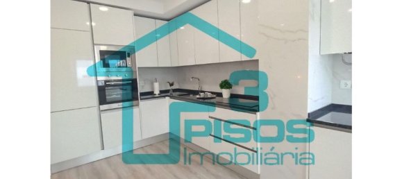 Квартира с 3 спальнями в Лиссабон, Португалия № 77434 4