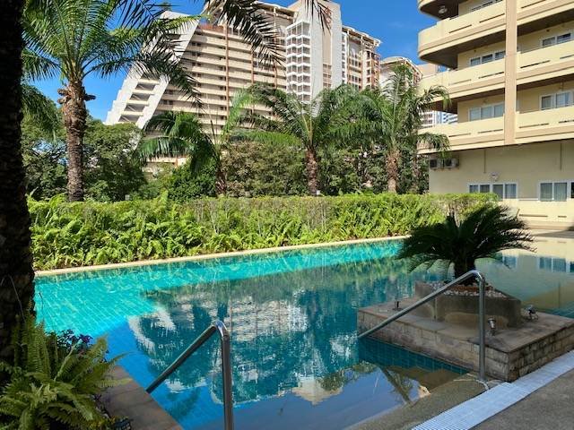 4 bedrooms Condo in Pattaya, Thailand No. 1211
