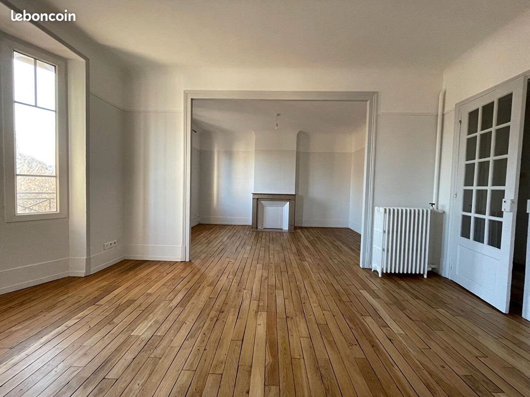 2 bedrooms Apartment in Reims, France No. 242584