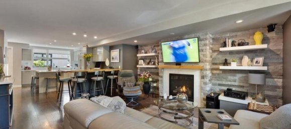 3 bedrooms House in British Columbia, Canada No. 229 4