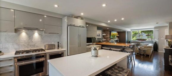 3 bedrooms House in British Columbia, Canada No. 229 11