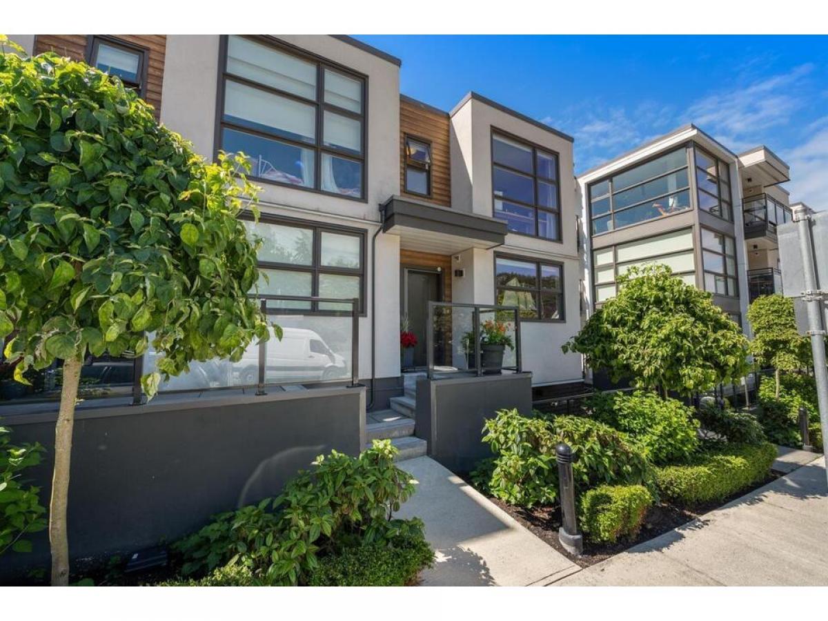 3 bedrooms House in British Columbia, Canada No. 229