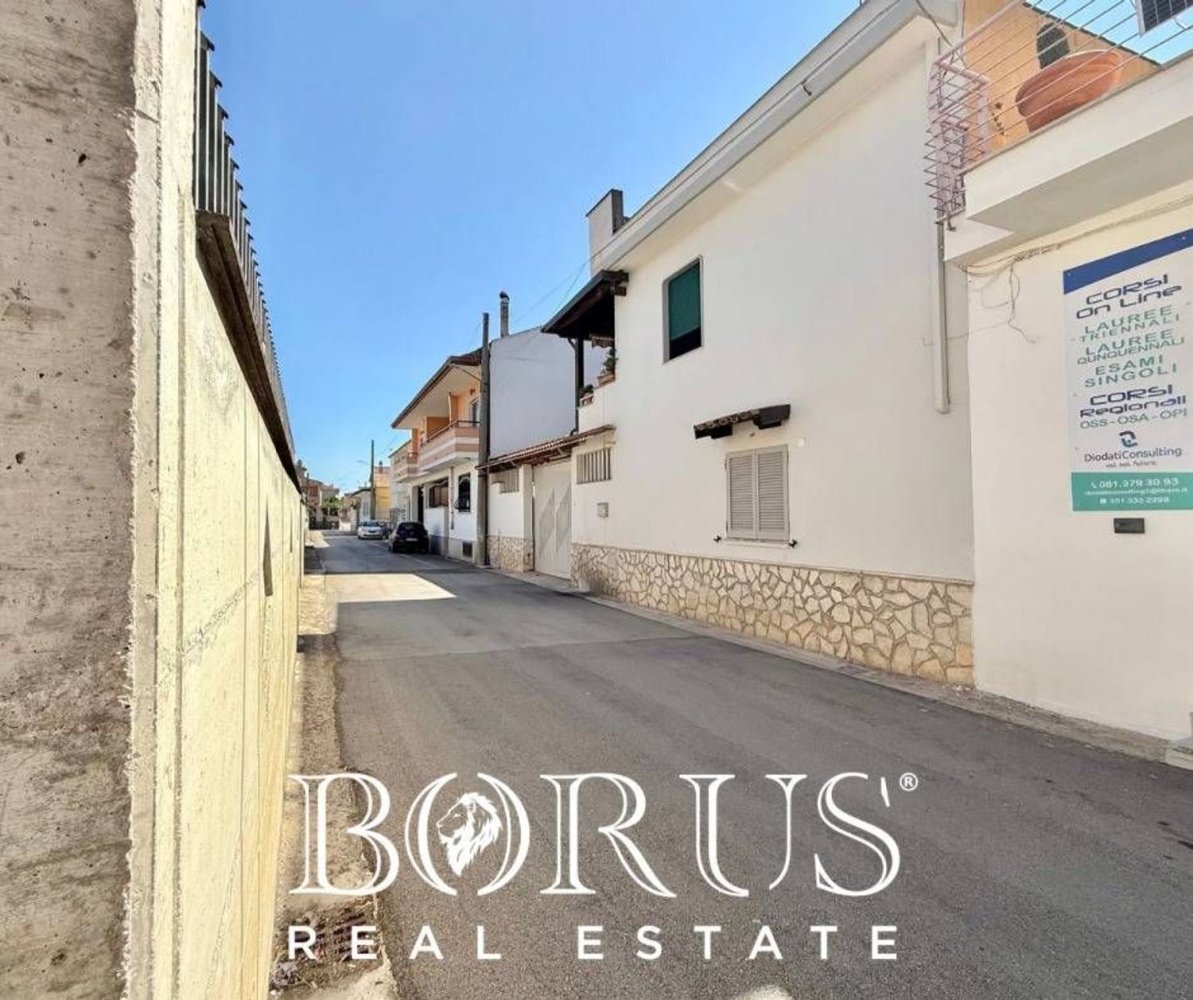 6 rooms House in San Cipriano d'Aversa, Italy No. 258654