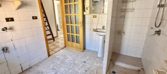 6 rooms House in San Cipriano d'Aversa, Italy No. 258654 50