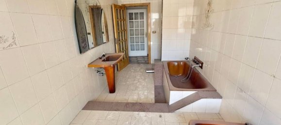 6 rooms House in San Cipriano d'Aversa, Italy No. 258654 44