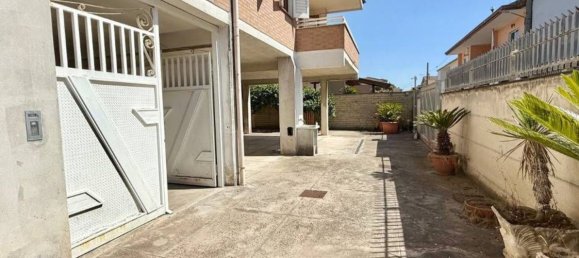 6 rooms House in San Cipriano d'Aversa, Italy No. 258654 3