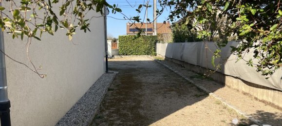 4 bedrooms House in Chassenard, France No. 201105 30