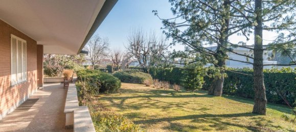 15 rooms Villa in Fenegrò, Italy No. 157556 9