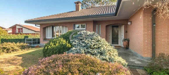 15 rooms Villa in Fenegrò, Italy No. 157556 5