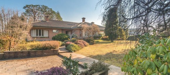 15 rooms Villa in Fenegrò, Italy No. 157556 4