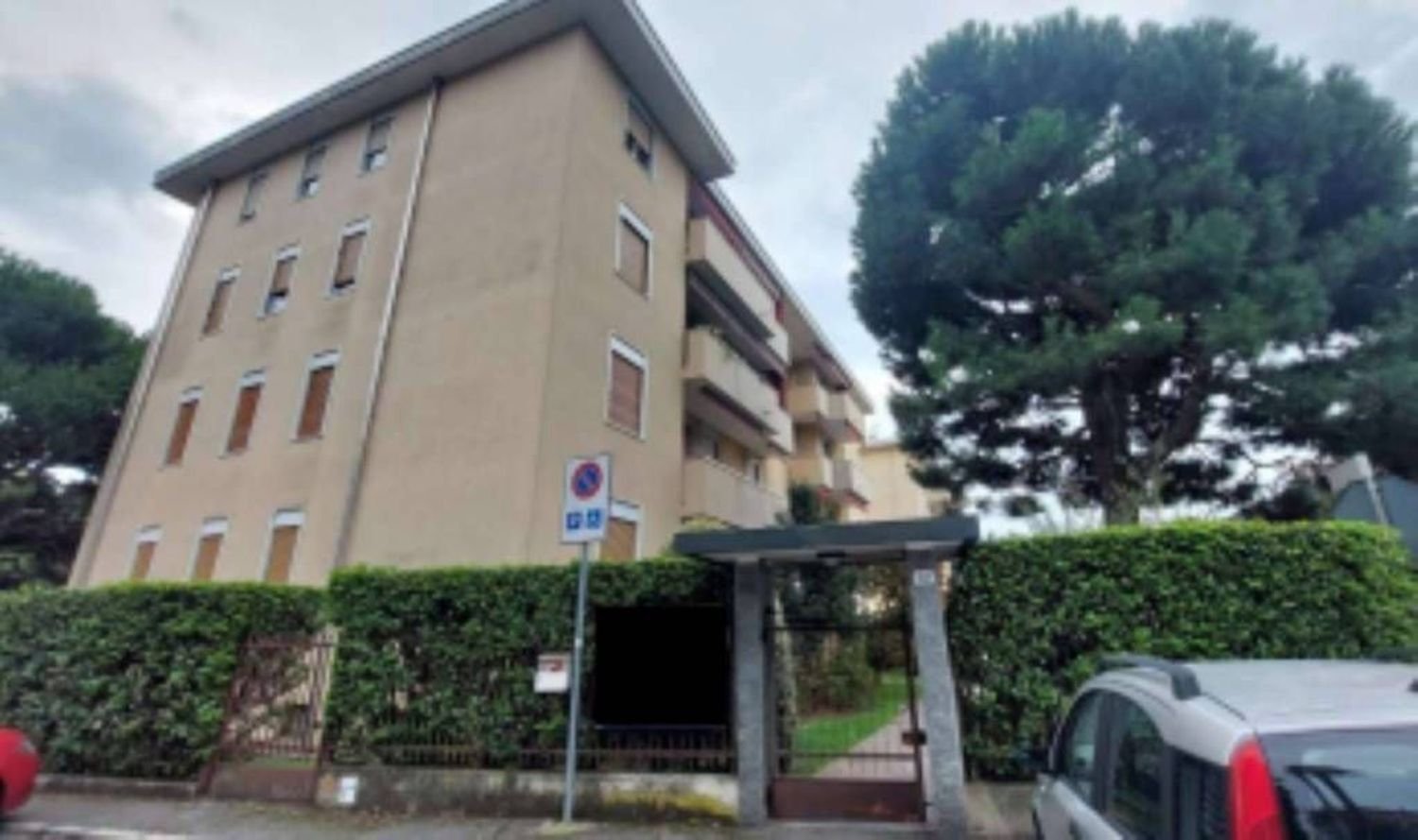 Квартира с 3 комнатами в Галларате, Италия № 181837