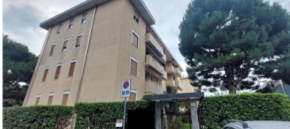 Apartamento de 3 divisões em Gallarate, Italy N.º 181837 2