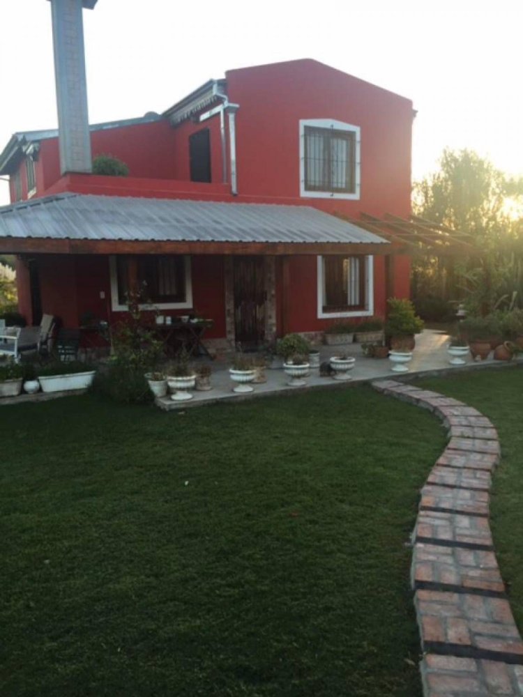 3 bedrooms House in Canuelas, Argentina No. 17210