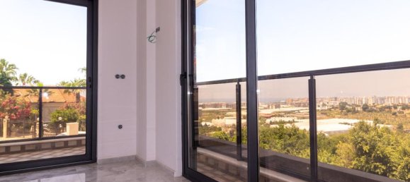 Villa 5+1 in Kargicak, Turkey No. 16724 3