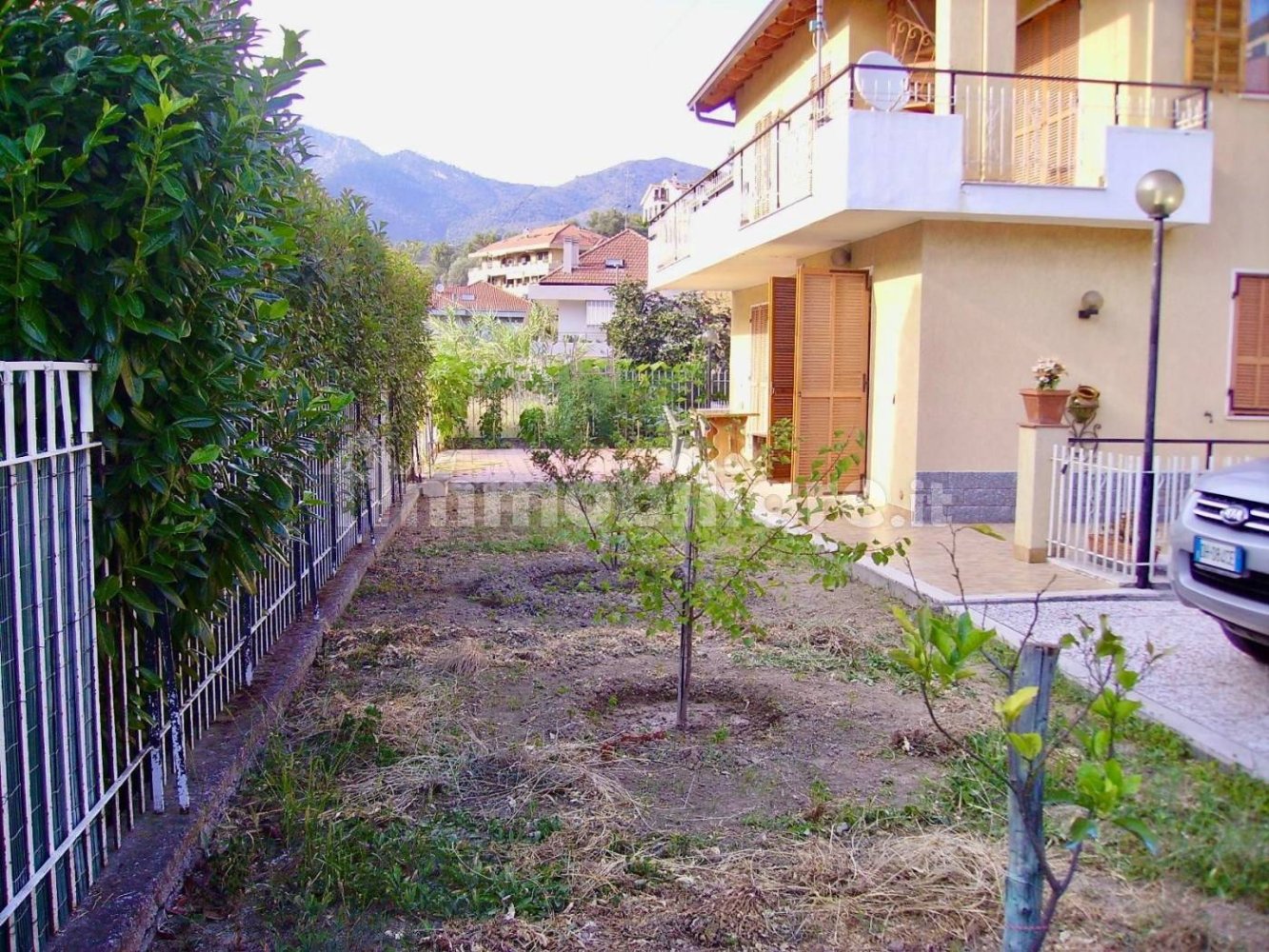 4 bedrooms Villa in Ventimiglia, Italy No. 353302