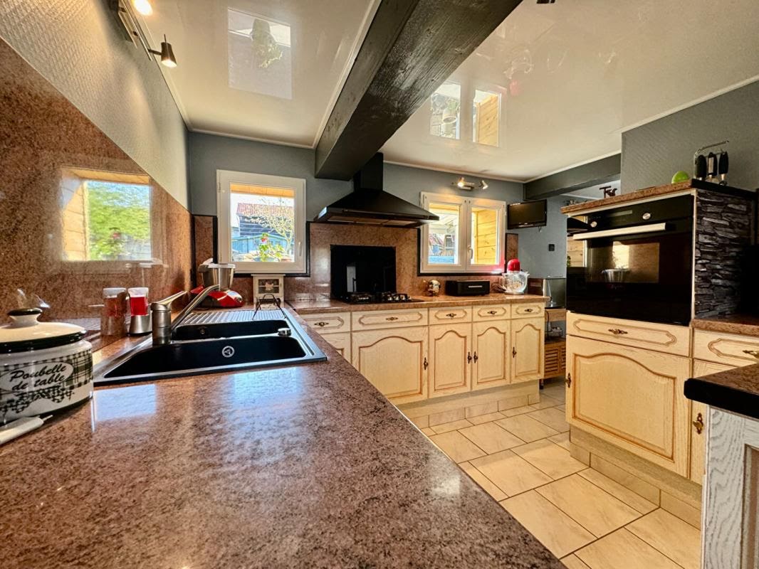 Casa de 4 dormitorios en Rogy, France No. 76472