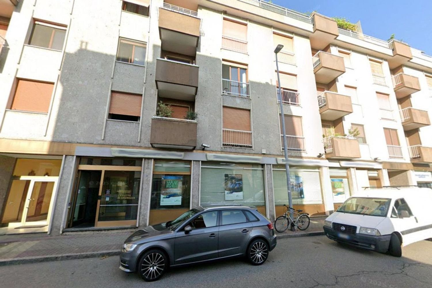 385m² Office in Novara, Italy No. 376357