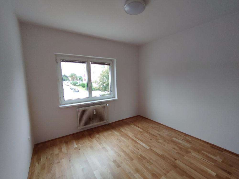 3 rooms Commercial property in St. Polten, Austria No. 30581