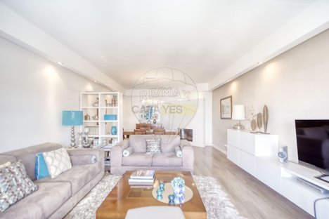 4 bedrooms Apartment in Lisbon, Portugal No. 124902