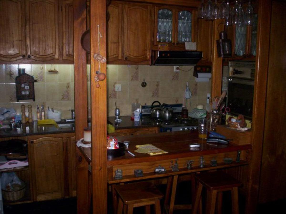 Дом с 3 спальнями в Альмиранте Браун, Аргентина № 76506