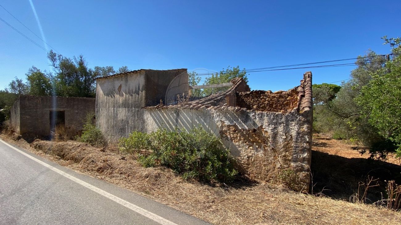 3 bedrooms House in Quelfes, Portugal No. 30811