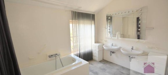 4 rooms Apartment in Dusseldorf, Germany No. 39158 4