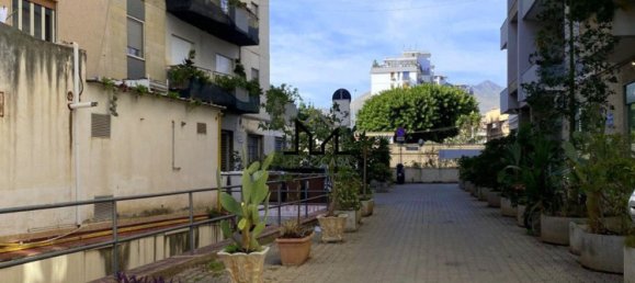 Gewerbliche Immobilie in Palermo, Italy 455m², Nr. 108433 4