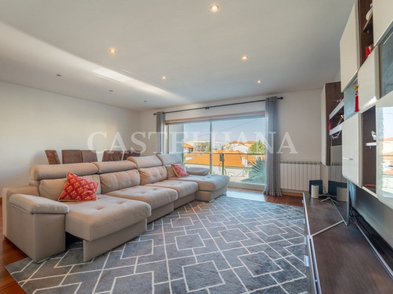 4 rooms House in Vila Nova de Gaia, Portugal No. 123341