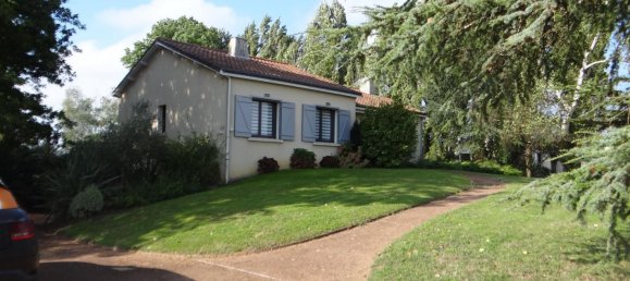 Villa de 4 dormitorios en Maine-et-Loire, France No. 103210 2