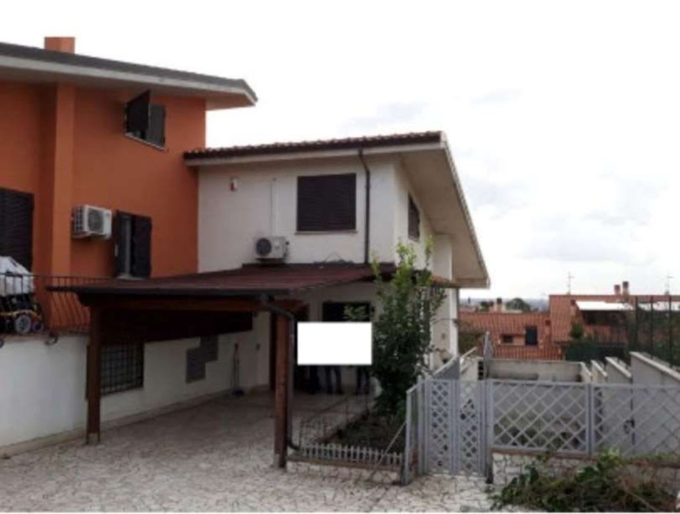 6 rooms House in Guidonia Montecelio, Italy No. 184346