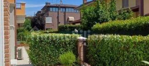 Apartamento de 2 dormitorios en Castelfranco Emilia, Italy No. 348841 12