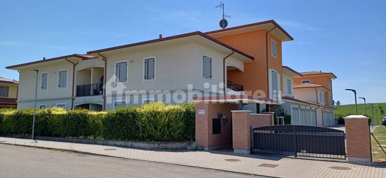 Apartamento de 2 dormitorios en Castelfranco Emilia, Italy No. 348841