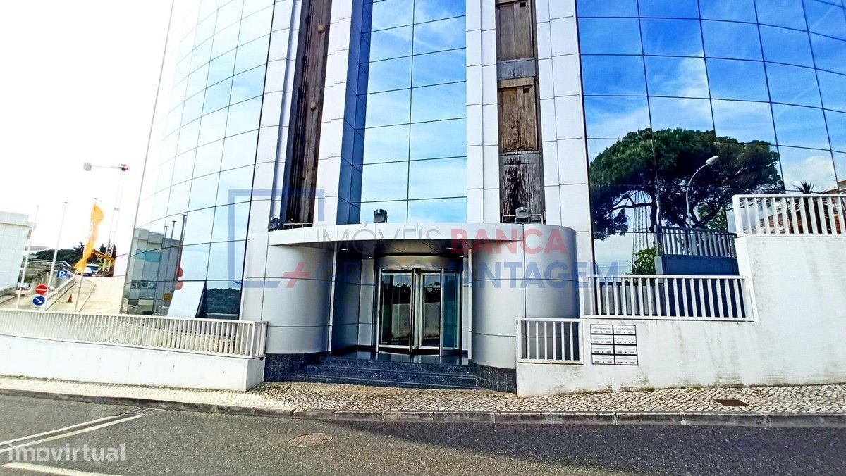 Bâtiment à Oeiras, Portugal 6500m² No. 72208