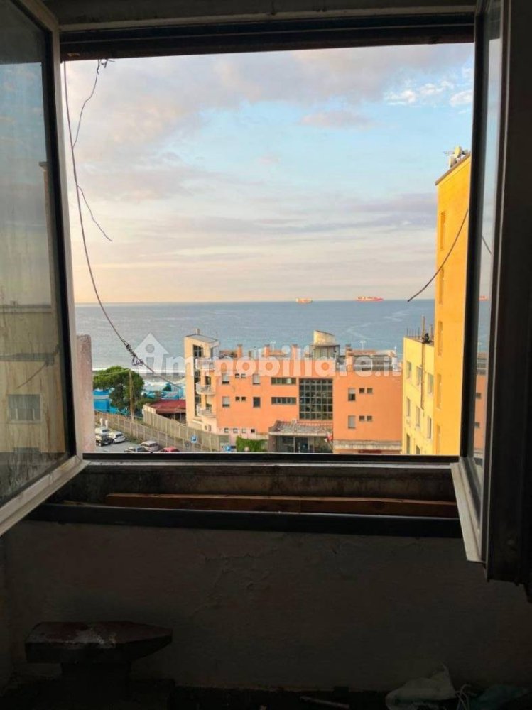 Apartamento de 2 dormitorios en Genoa, Italy No. 278289