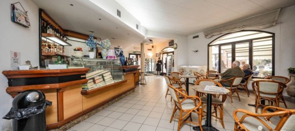 264m² Commercial property in Fiscaglia, Italy No. 229701 6