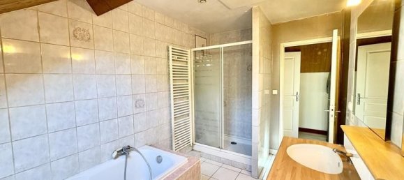 3 bedrooms House in Cluses, France No. 335347 8