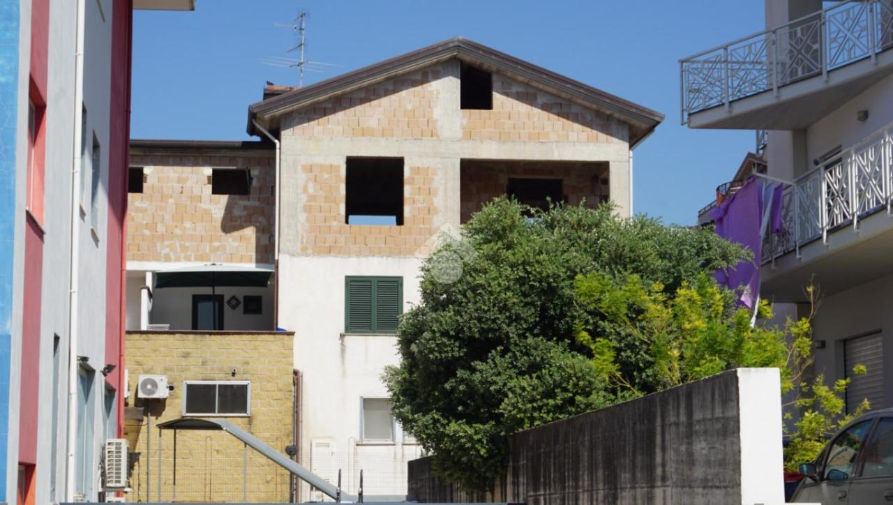 3 rooms Apartment in Bellizzi, Italy No. 1745